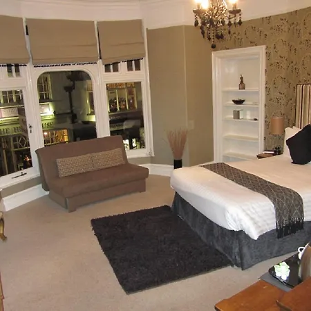 Monties Guest House - Adults Only-2