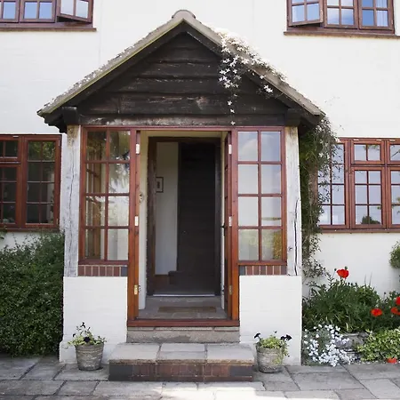 Larkrise Cottage Bed And Breakfast-3