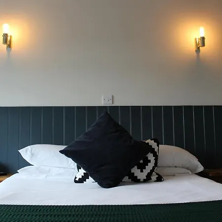 The Town & Country Lodge-2