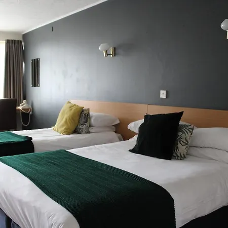 The Town & Country Lodge-3