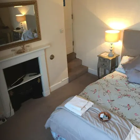 Holly Lodge-2