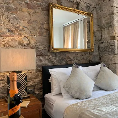 Royal Mile Suites By The Castle-2
