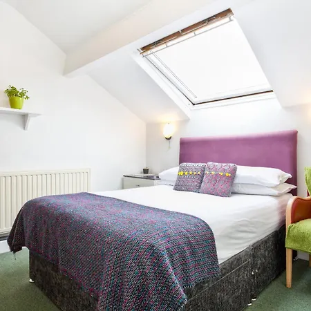 Lyndhurst Guest House-2