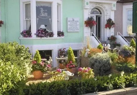 Britannia Guest House-3