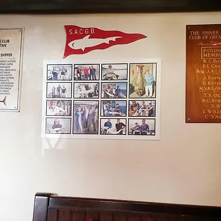 Jolly Sailor Inn - The Oldest Pub In Looe - Family Run And Full Of Charm And Character-2