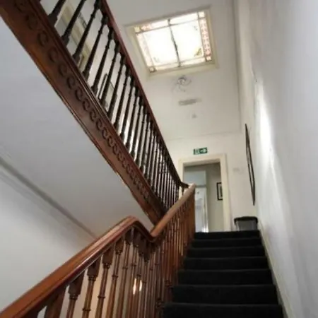 Barrie Guest House-2