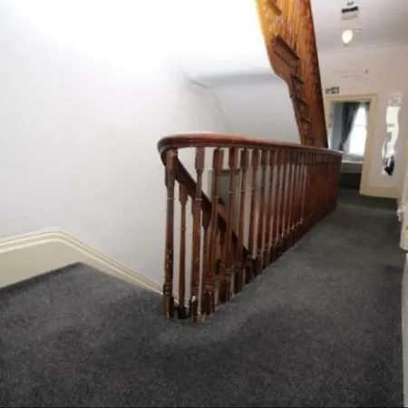 Barrie Guest House-3