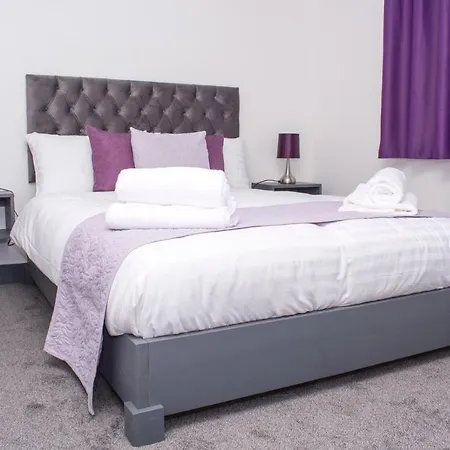 Homestay In Birmingham Sleeps 8 - Free Parking & Wifi-2