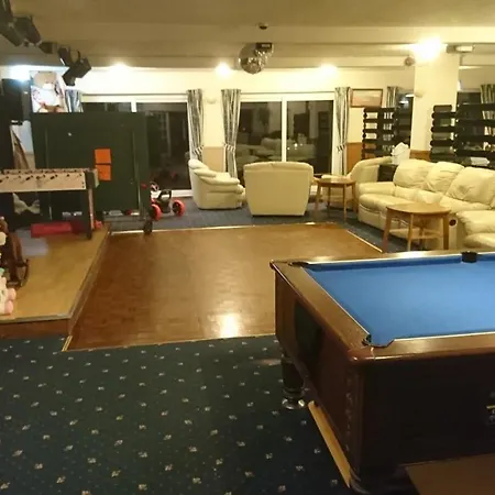 Sandown Manor-3