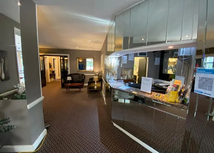 Hinton Firs Hotel