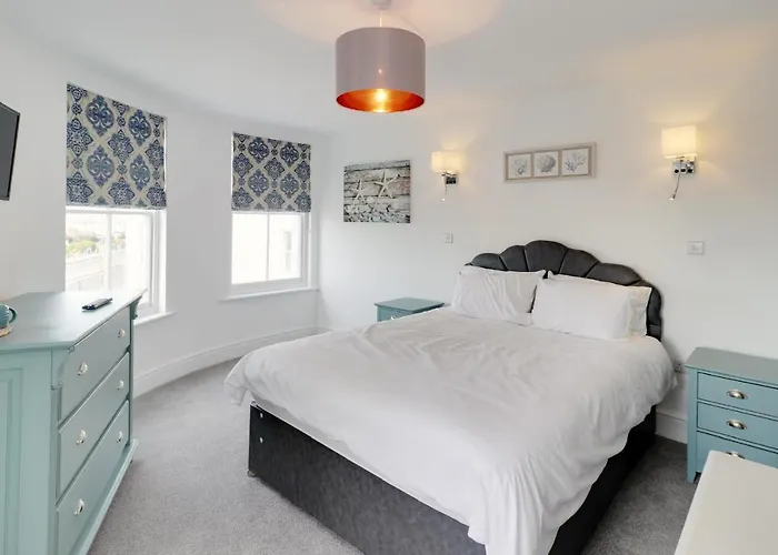 Master Accommodation Suite 7 Sea View Hastings