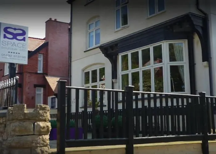 Space Boutique B&B - With Free Private Car Park Llandudno