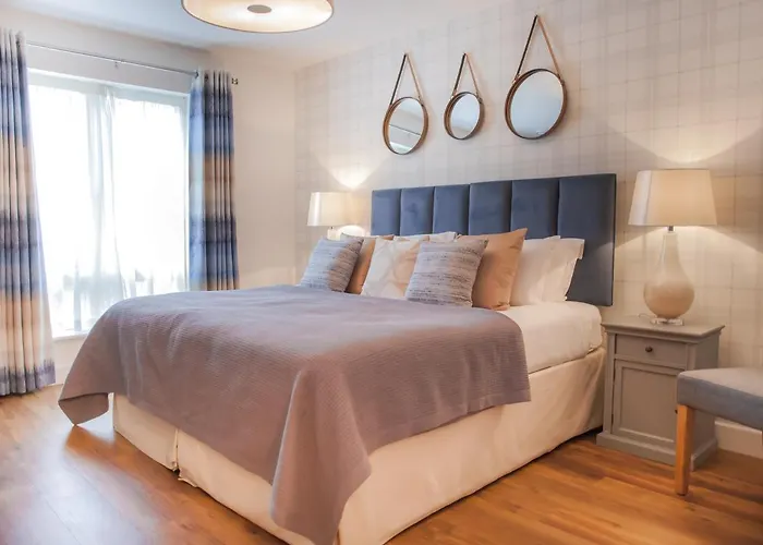 Henge House, Bluestone Apartment Bath