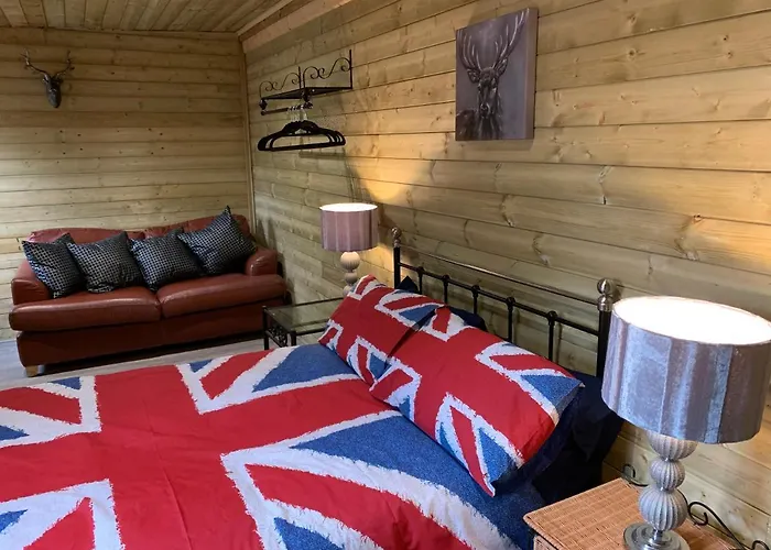 Bedrock Lodge Winterbourne