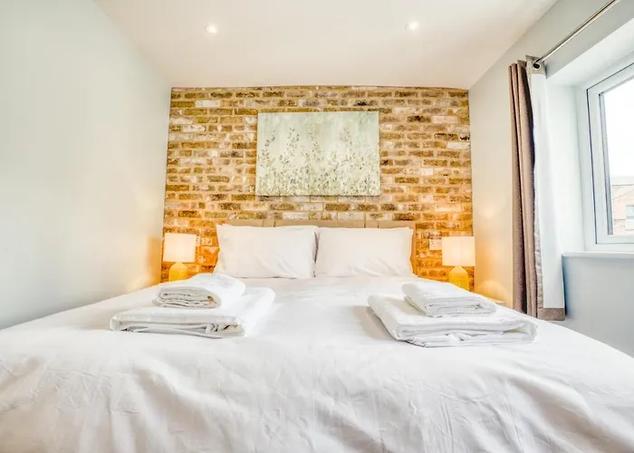 Suite 2- 2 Bed Apartment Lincoln