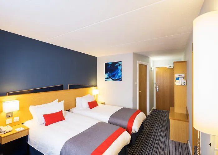 Holiday Inn Express Perth By Ihg
