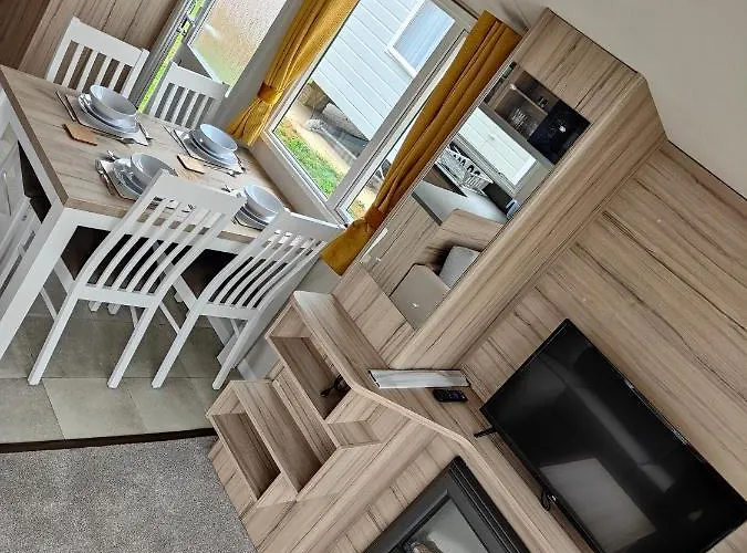 J6 Static Caravan, Fairway Holiday Park