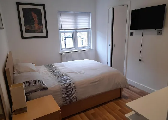 Lovely Home With Full En-Suite Double Bed Rooms Reading