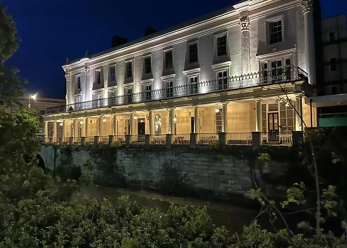 Victoria Colonnade Aparthotel