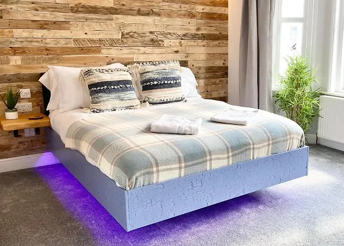 Coastline Retreats - Cloud9: Seafront Ensuite Rooms with Netflix