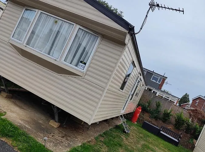 H9 Static Caravan, Fairway Holiday Park Sandown