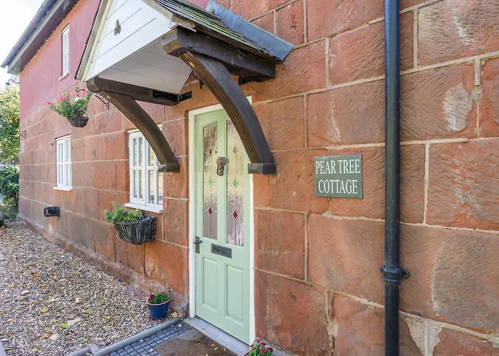 Pear Tree Cottage Courtyard Kinton