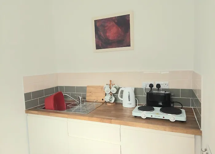 Adorable Mini-Home In Heart Of Glastonbury Town