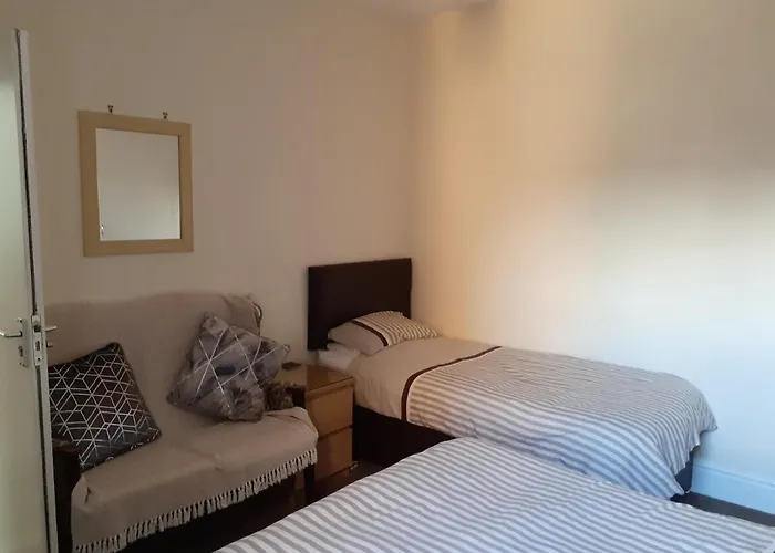 Brightwater Family Room For Up To 3 People With Shared Facilities Scarborough