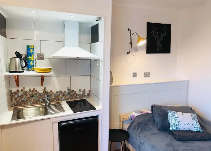 Nice Bedroom Close To The Train Station And The City Centre