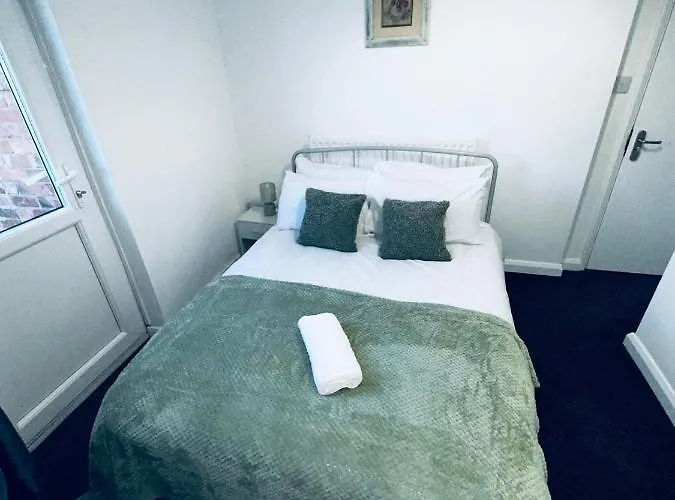 Stylish Town House - Modern Double Room - 2 Coventry