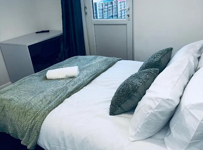 Stylish Town House - Modern Double Room - 2 Coventry