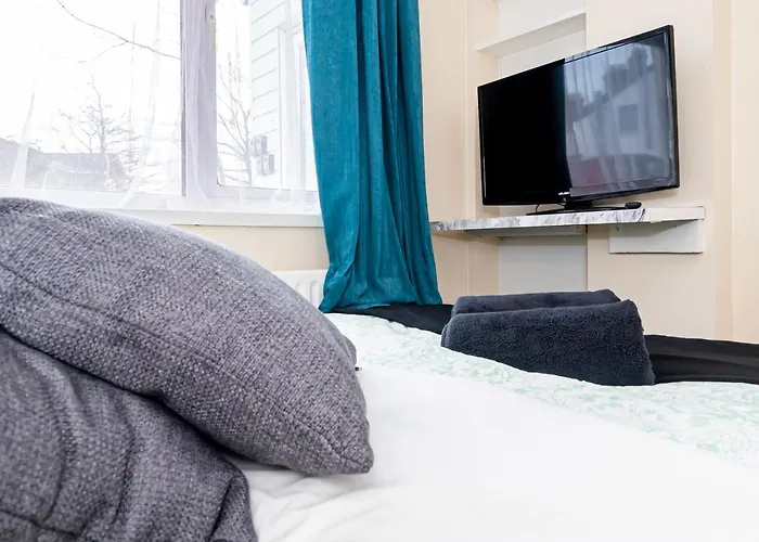 Shirley House 3: City-Center Self-Catering with Smart Check-In Southampton