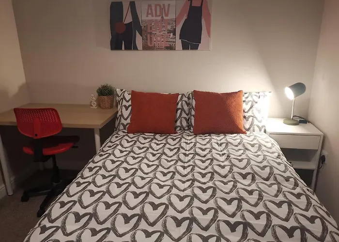 Derby Pride Park Single , Double, Twin, Family Rooms-Skylink To Download Festival