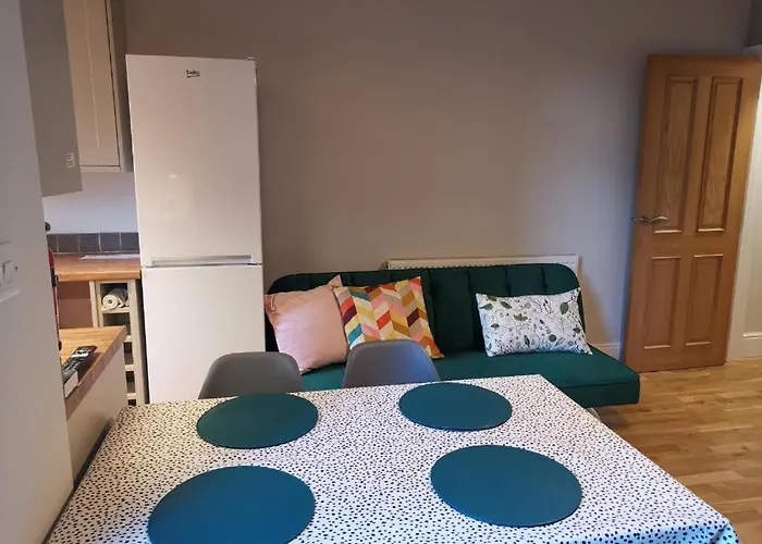 Derby Pride Park Private Ensuite Room- 2 Beds- Free Parking
