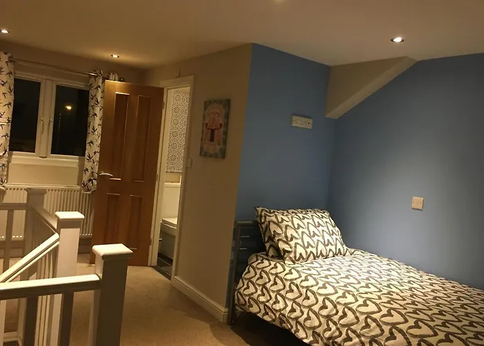 Derby Pride Park Private Ensuite Room- 2 Beds- Free Parking