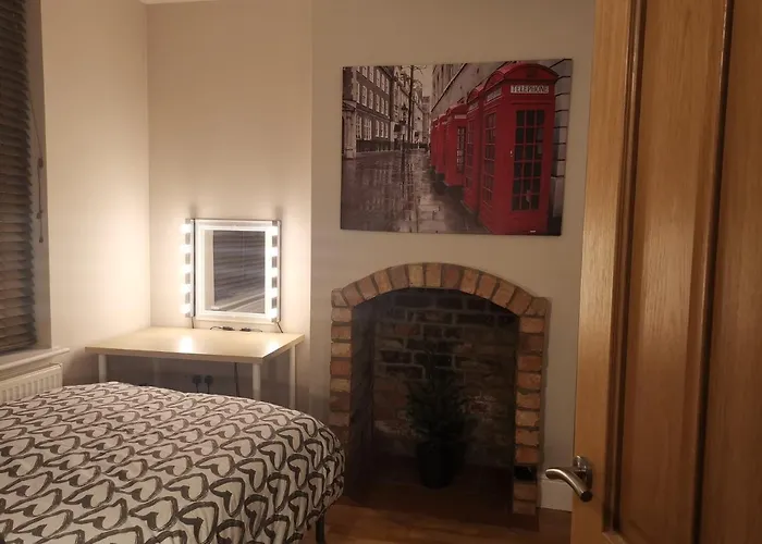 Derby Pride Park 3 Bedrooms 5 Beds Contractors Family Group Stay- Free Parking