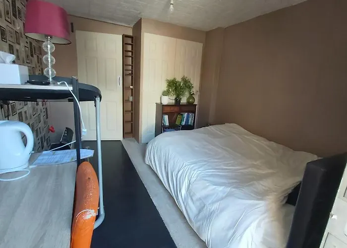 Double Bedroom In Converted Garage-No Shower,Bath Facility Bristol