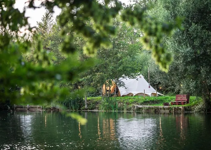 Marston Park - Luxury Lakeside Bell Tents Frome