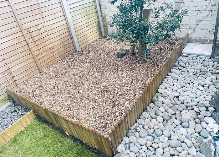 Small Doble, Shared House