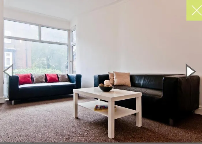 Budget Double Room Close To Leeds University And City Centre