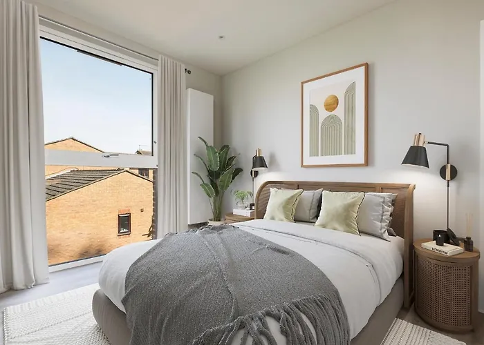 Incredible Private Rooms In A Fully Serviced House Next To City Centre With Free Parking Coventry