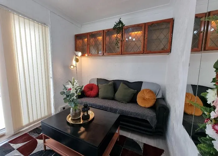 Deluxe Double Bedroom With Private Bathroom, Parking And Wifi
