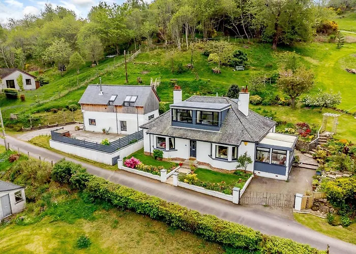 Urquhart Bay B&B