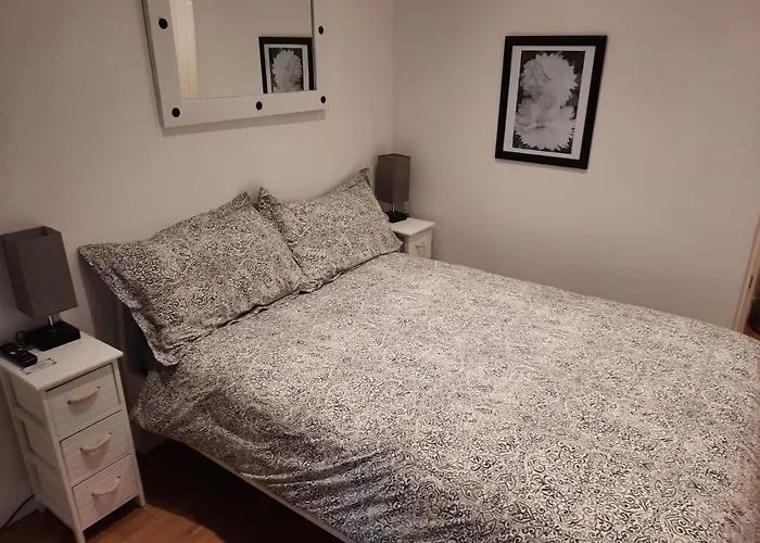 Lovely Home With Full En-Suite Double Bed Rooms Reading