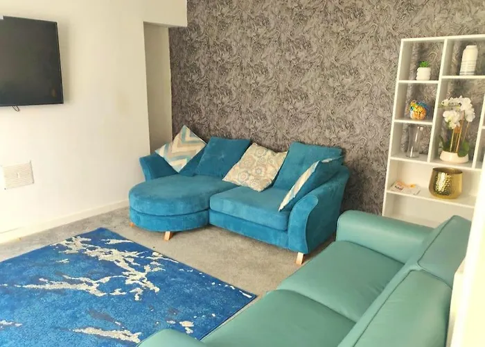 4-Bedroom Home With Off-Road Parking Swansea