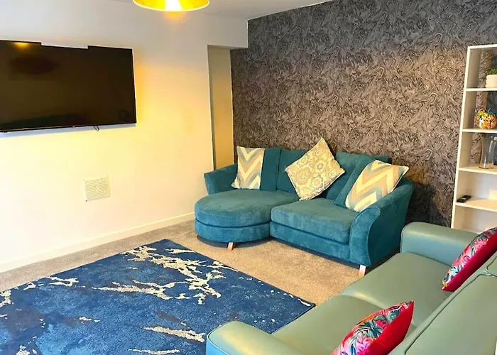 4-Bedroom Home With Off-Road Parking Swansea
