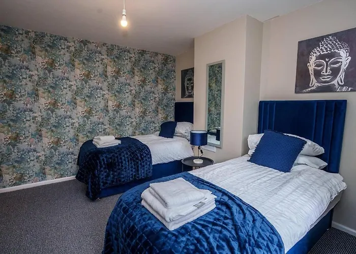 Charming 4-Bed House In Nottingham Sleeps 7