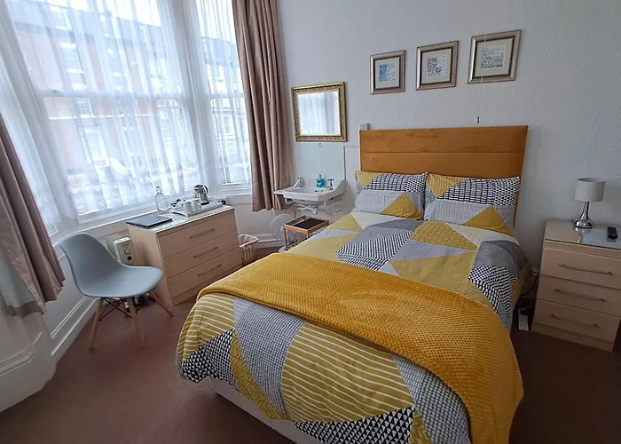 Ainsley Court Guest House Scarborough