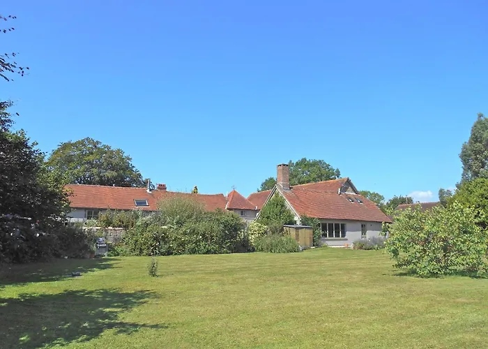 Luxurious, Fabulous, Fun, Contemporary Suite In Retreat Centre Ansty 