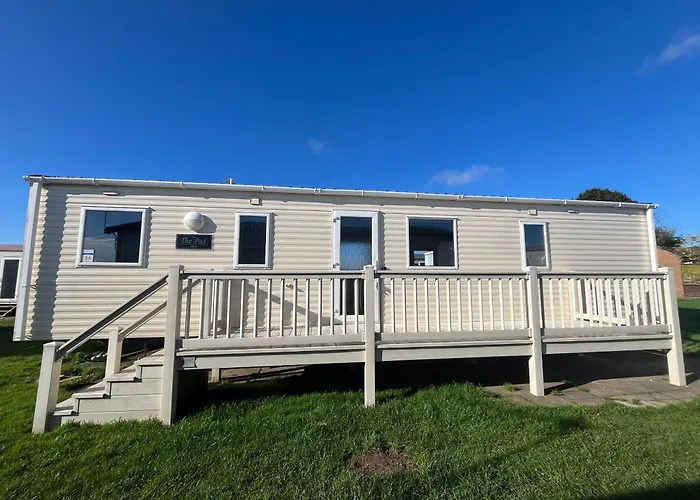 The Pad, Scratby - California Cliffs, Parkdean, Sleeps 8, Pet Friendly, Onsite Entertainment And Pool - 2 Minutes From The Beach!